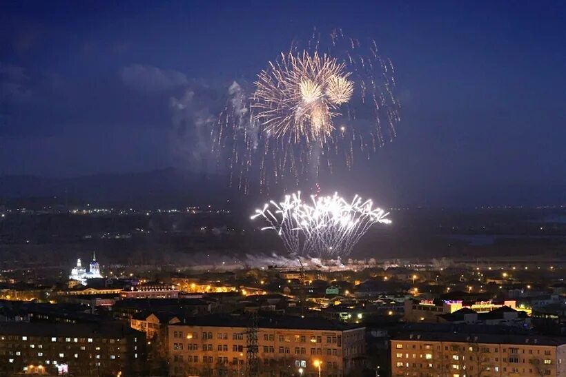 День города улан-удэ. Салют-улан-удэ улан-удэ. Салют день победы в железке 9 мая 2022 года. Улан-удэ зимой салют. Салют улан удэ сегодня.