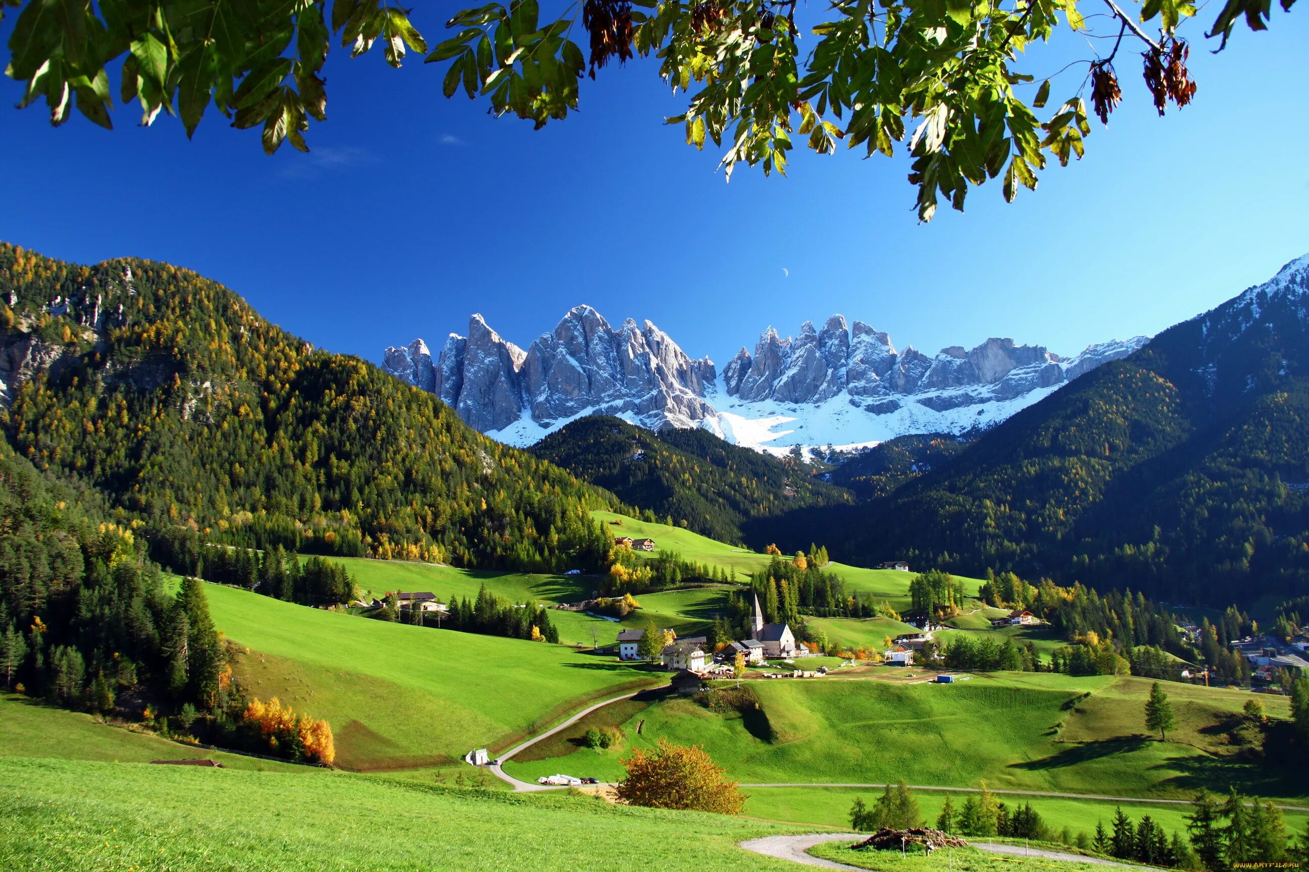 Фото. Долина Фунес Италия. Доломитовые горы, Италия, Val di Funes. Валь ди Фунес Италия. Южный Тироль Италия.