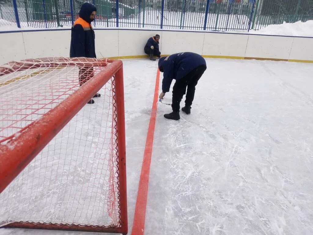 ФСК Черемушки каток. Разметка катка. Резиновое покрытие на катке. Скамейки для катка. Каток черемушки