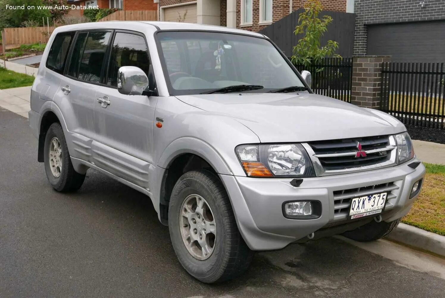 Митсубиси Паджеро 3. 2000 Mitsubishi Pajero III. Мицубиси Паджеро 2001. Mitsubishi Pajero 2001.