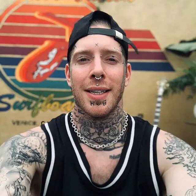 Tom macdonald репер. Tom mcdonald rapper. Tom macdonald. Tom macdonald. Tom macdonald castles.