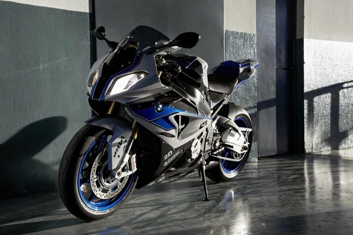 Bmw bike. BMW s1000rr hp4. BMW 1000rr hp4. BMW s1000rr разгон. Спортбайк БМВ hp4.