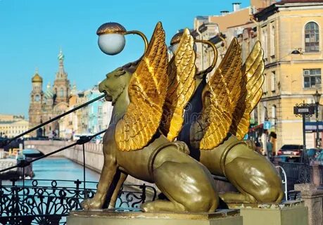 Мост с львами с золотыми крыльями