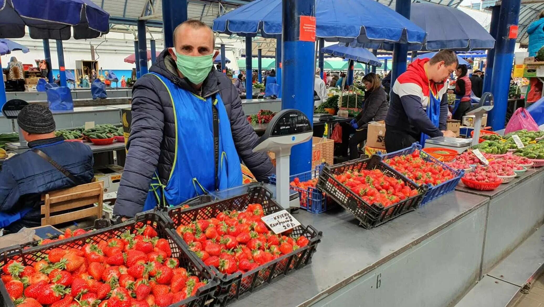 Минская жизнь. Минский Комаровский рынок. Рынок в Минске. Комаровка Минск. Рынок в Минске в Белоруссии.