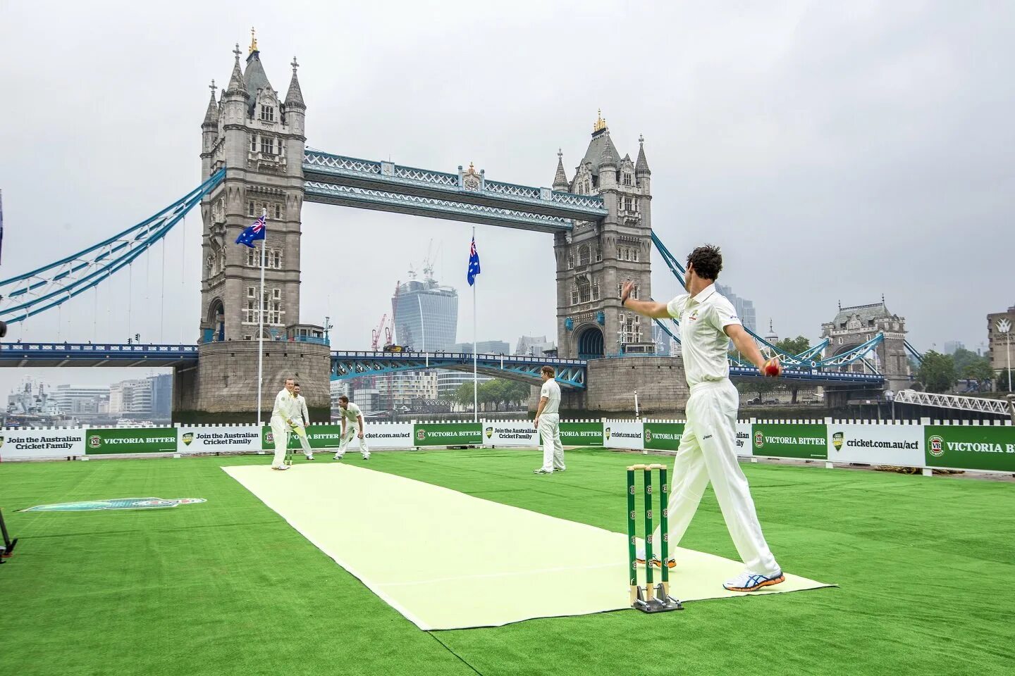 Самый популярный спорт в великобритании. Крикет в Англии. Спорт в Англии крикет. Игра в крикет в Великобритании. Лондон турнир крикет.