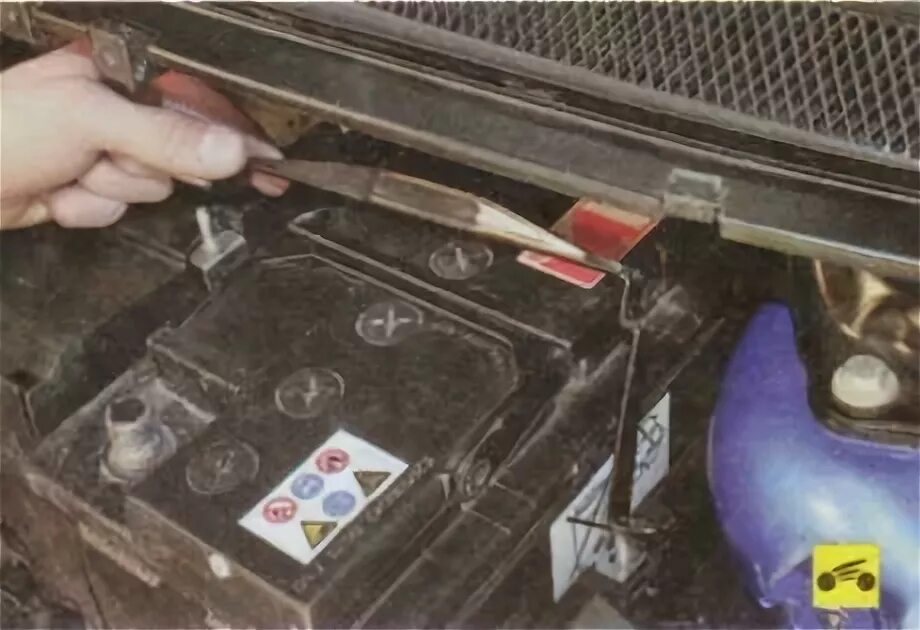 расположение акб форд фокус 3. форд фокус 1 аккумулятор. минусовая перемычка форд фокус 2 рестайлинг. клемма акб форд фокус 2 рестайлинг. Ford focus 2 2.