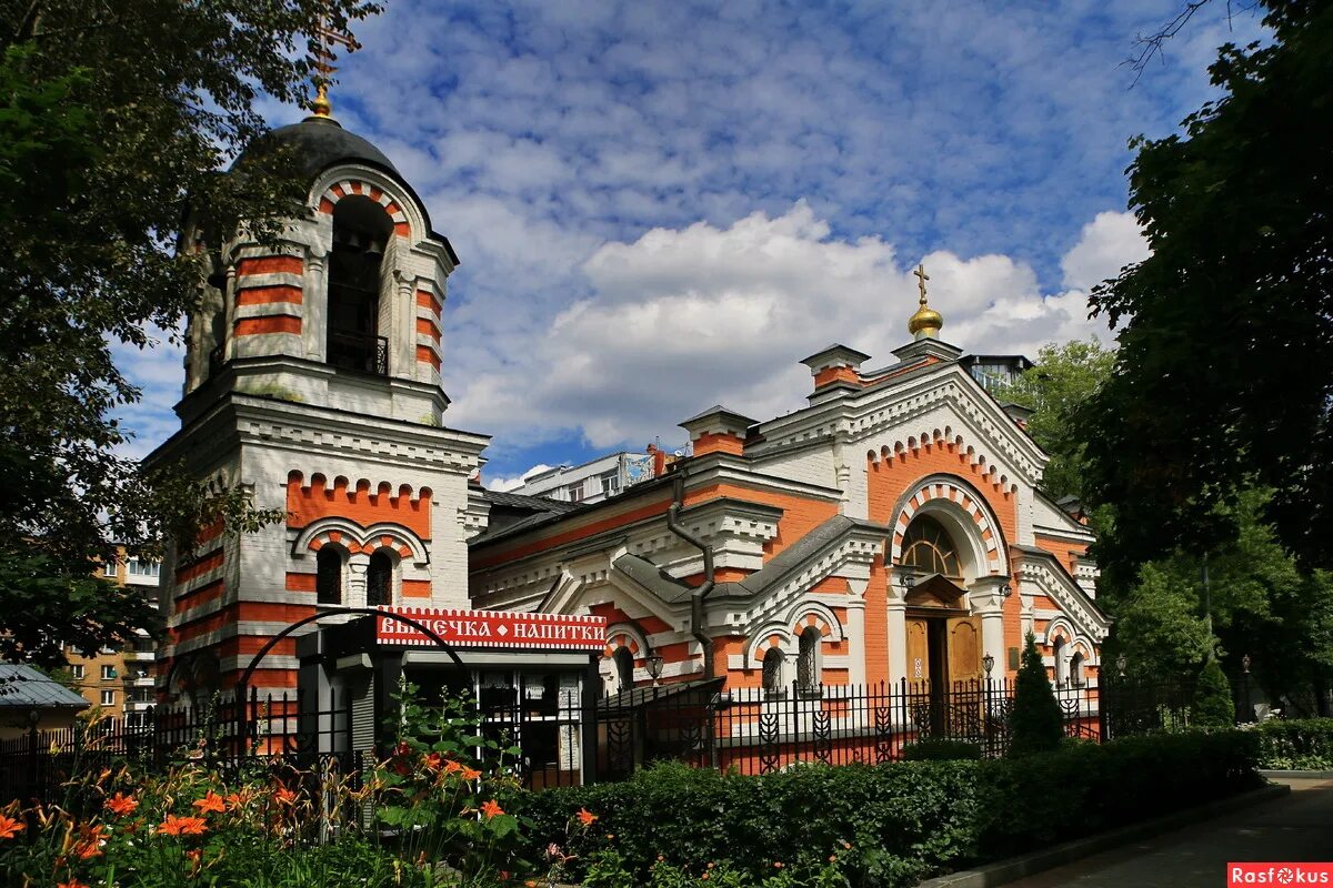Часовня при кутузовской избе. Часовня при кутузовской избе. Михайловская церковь часовня кутузовский. Храм архангела михаила на кутузовском. Часовня архангела михаила на кутузовском.