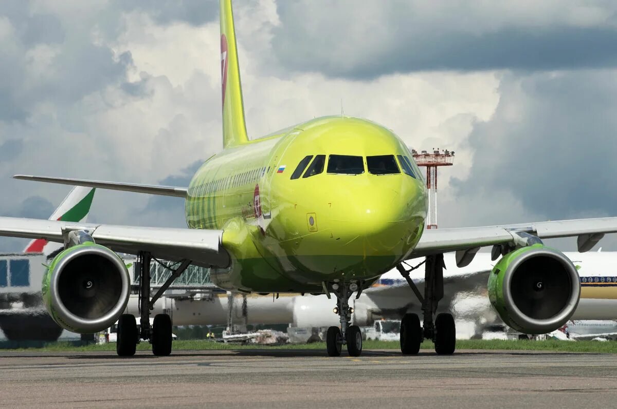 S7 airlines россия. Airbus a320 s7. Airbus a319. S7 Airlines авиакомпания. Самолет Аэробус s7.