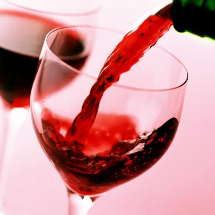 Бокал с вином. Розовое вино в бокале. Вино и фрукты. Энотерапия. Красны попит