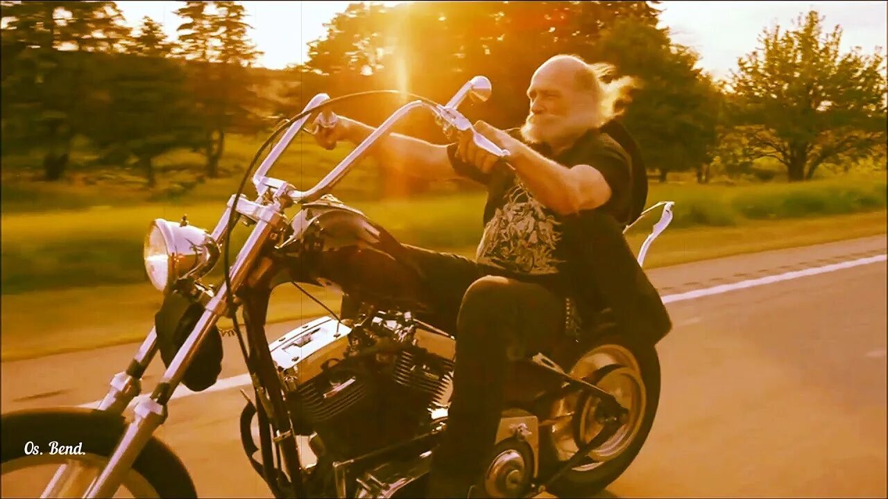 Клип байки. Бородатый байкер. Ария дед на байке. Мотоцикл Свобода. Кипелов на мотоцикле.
