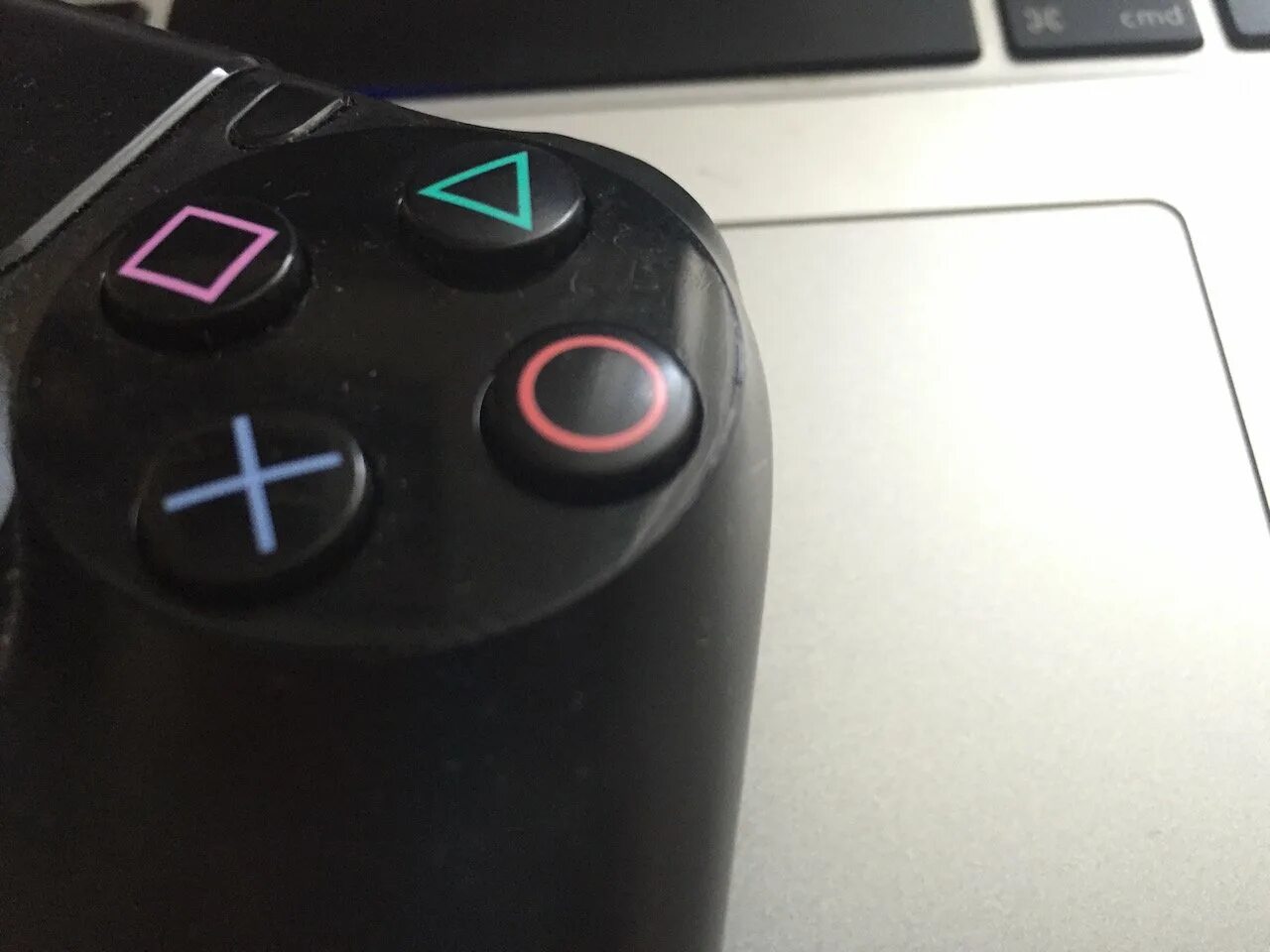 Не работает джойстик в игре на пк. Disgusting men ps4 Gamepad. Джойстик ps4 не работает. Как включается джойстик ps4. Ps4 не включается от джойстика.