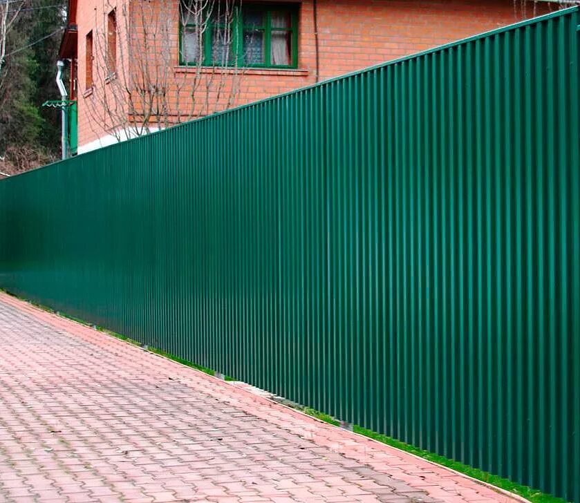 8 м. Забор металлопрофиль с 20. Профлист для забора 1. Профлист с10 фигурный гранд лайн. Профнастил для забора.