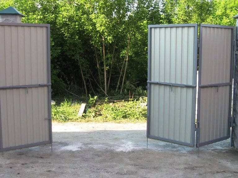 Складные ворота. Ворота гармошка 4м. ворота гармошка въездные автоматические. ворота гармошка 3х секционные. складные распашные ворота гармошка.