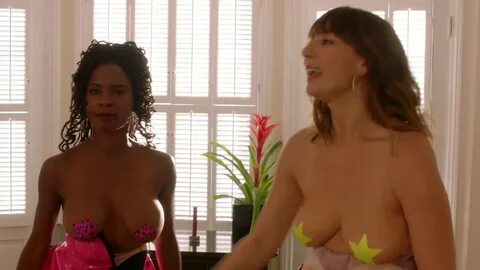 Исидора Goreshter nude pics.