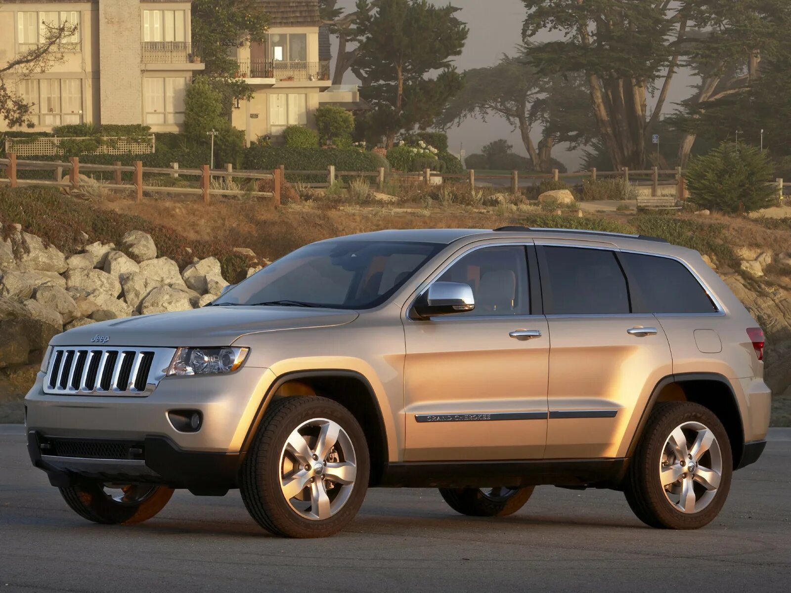 Внедорожник jeep grand cherokee. Машина jeep grand cher. Jeep grand cherokee 2015. Jeep grand cherokee 2014. Jeep grand cherokee 4.