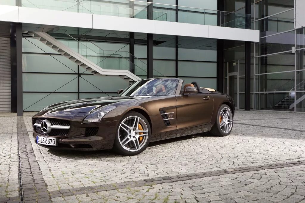 Brown car. Mercedes-Benz SLS AMG Roadster. Mercedes SLS Roadster. Mercedes-Benz c111. GLS AMG Мерседес темно коричннвый.