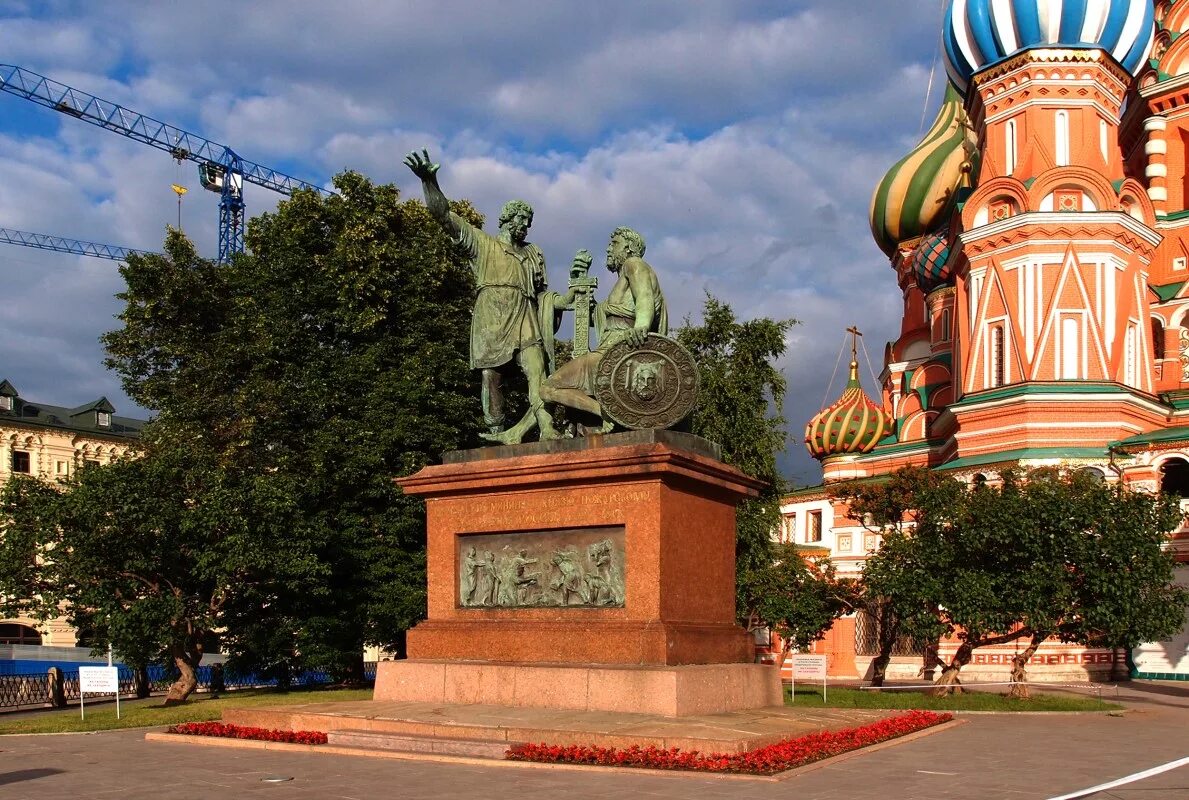 Минин и Пожарский памятник в Москве. Памятник Минину и Пожарскому на красной площади. Минин и Пожарский памятник на красной площади. Памятник Минину м Пожарскому в Москве. Д пам