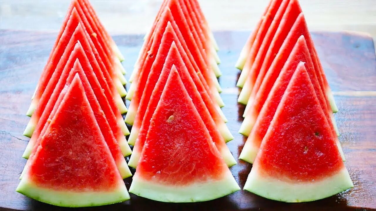Watermelon go. Watermelon cut.