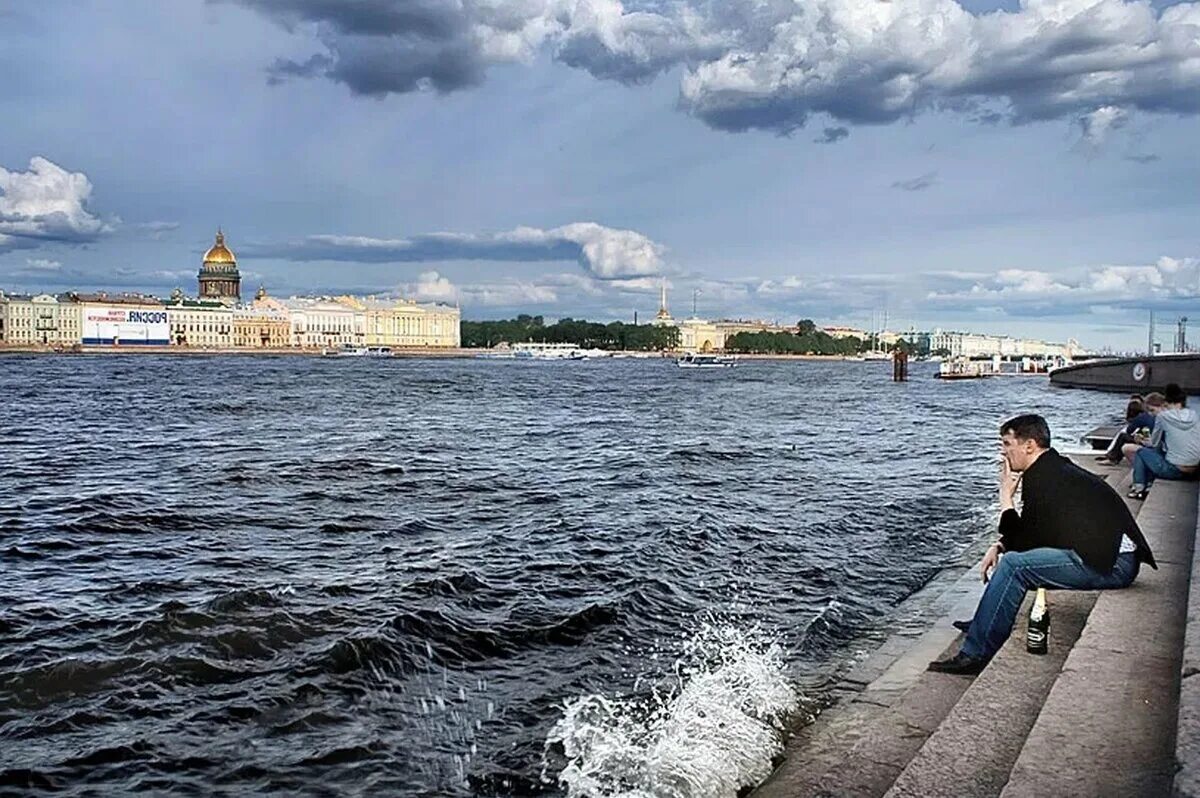 Около меня. Набережная реки Невы. Петербург берег Невы.