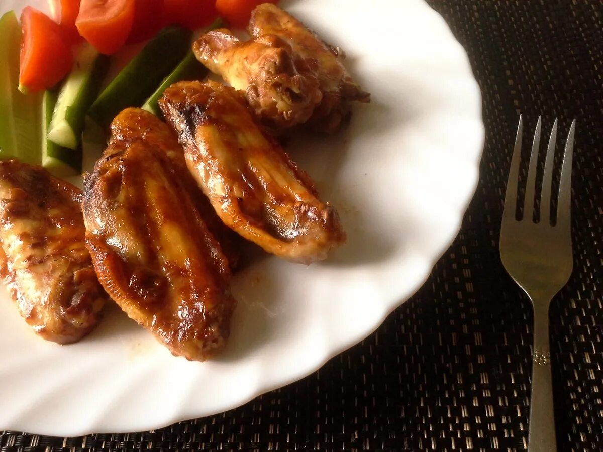 крылышки в духовке. куриные крылышки в духовке с корочкой хрустящие. крылышки в духовке с хрустящей корочкой. хрустящие крылья в духовке рецепт. крылышки в духовке с хрустящей.