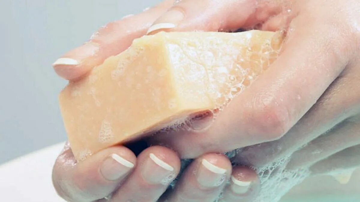 Что будет если умываться мылом. Хозяйственное мыло. Умываться мылом. Мыло для рук. Мыло для умывания.