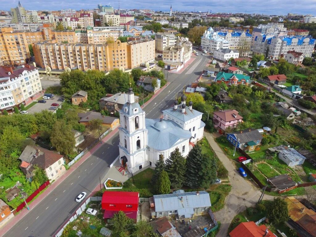 Город калуга википедия. Калуга (центр Калужской области). Преображенская Церковь Калуга. Калуга. Церковь Спаса Преображения "на Подоле".. Калуга исторический центр.