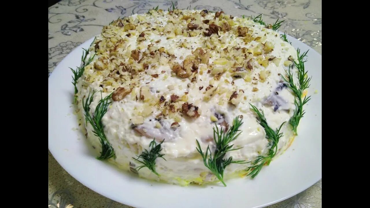 Салат белый с копченой курицей. Салат белый лебедь. салат белый медведь. салат белый медведь с курицей. салат белый принц.