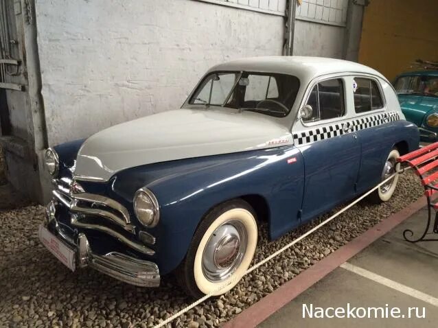 Газ м 20 польская. Победа гараж. Газ м-72 армия гдр. Трак гараж. Газ м20 победа лимузин.