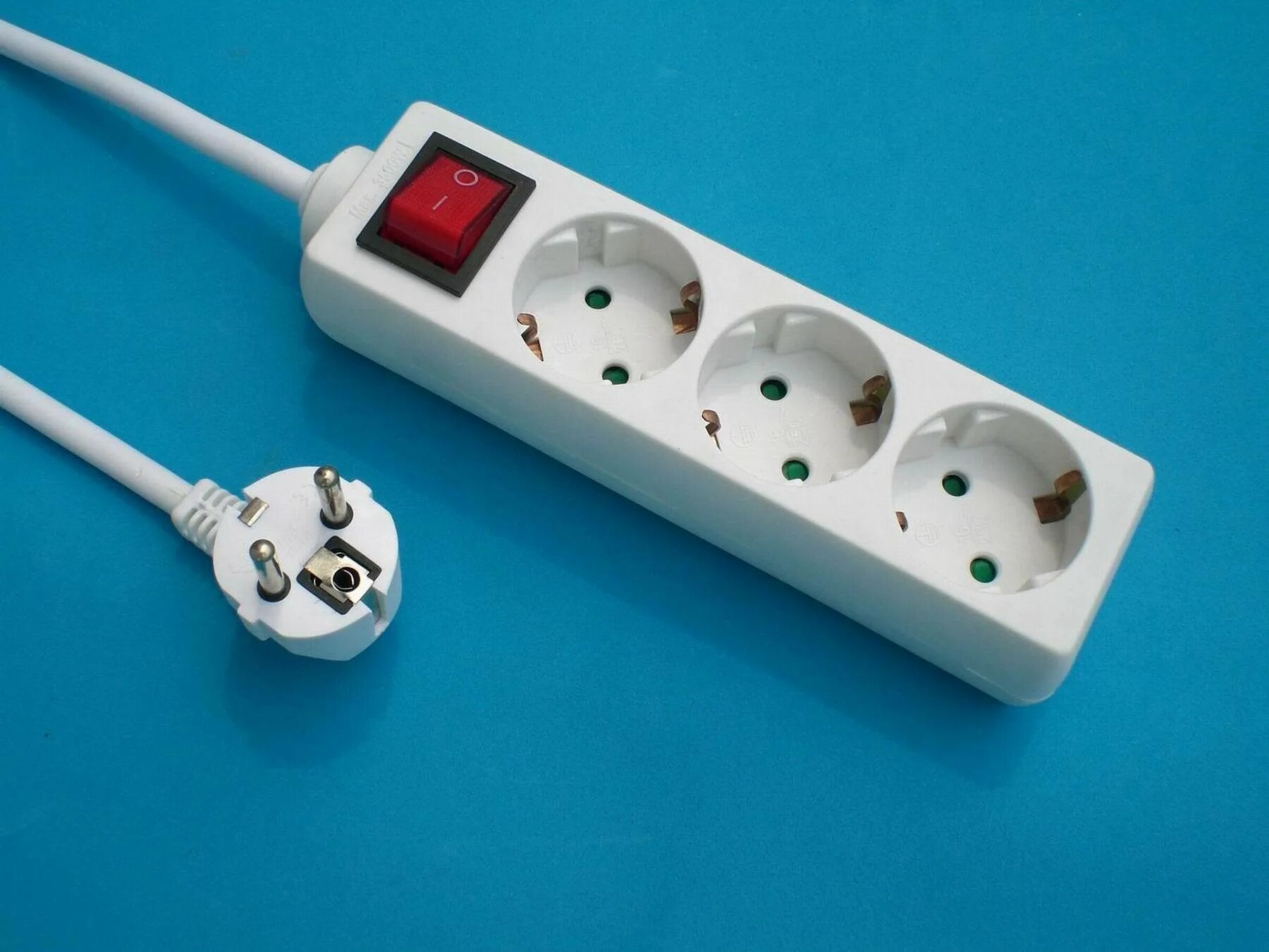 Удлинитель как правильно. Удлинитель power socket re-ps001. 16 way power strip outlet socket. дополнительные розетки. электроприборы в розетке.