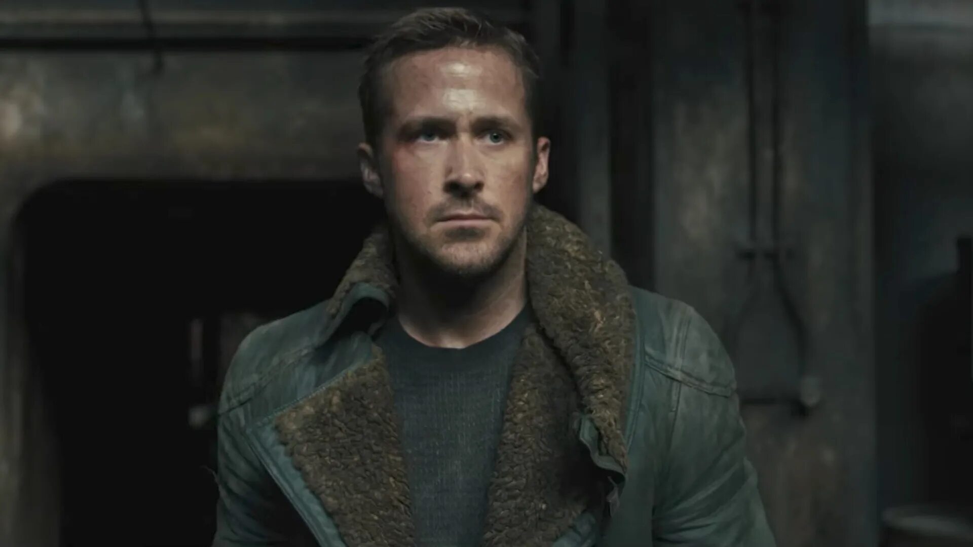 Бегущий по лезвию 2049 Ryan Gosling.