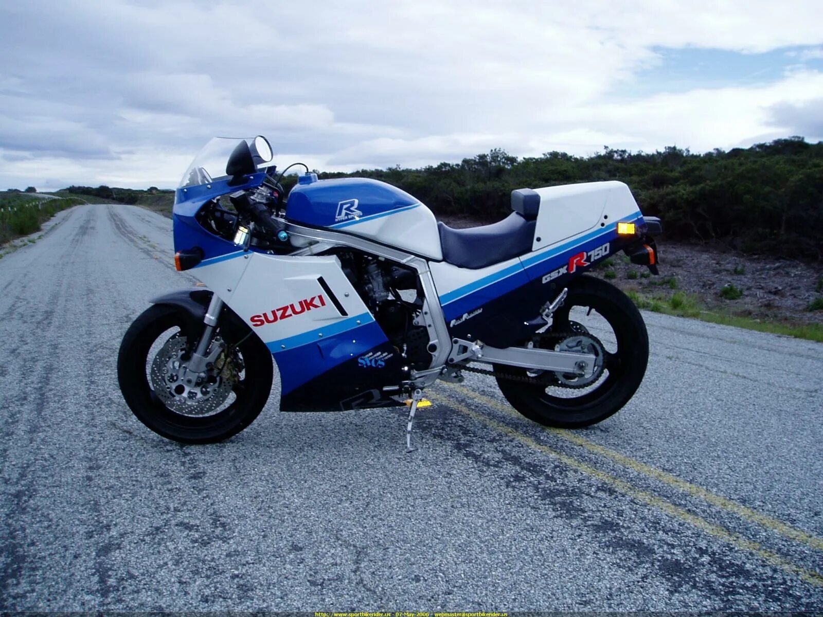 Характеристика сузуки 750. Suzuki джиксер 750. Gsx r 750 srad. Характеристика сузуки 750. Сузуки 750 gsx r.