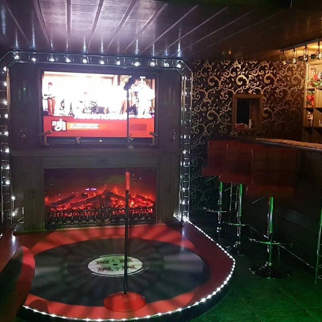 М пабе. Red Bar Karaoke, Екатеринбург. Караоке бар Красноярск. М96 Красноярск бар. Небольшой караоке бар.