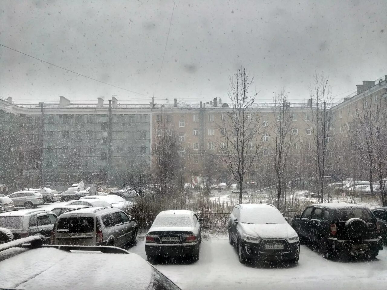 Мурманск температура сейчас. Снег в 2017 Мурманск. Мурманск снегопад. Первый снег в Мурманске. Сугробы в Мурманске.