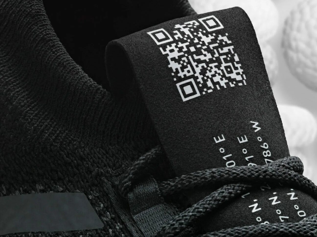 Qr код одежды. Adidas QR code. QR код adidas. Adidas Ozelio Original QR. QR код на одежде.