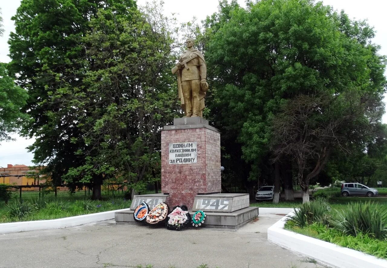 Памятники усть лабинск. Усть-Лабинск достопримечательности. Достопримечательности города Усть-Лабинска Краснодарского края. Памятники Усть Лабинска. Памятники города Усть-Лабинска.