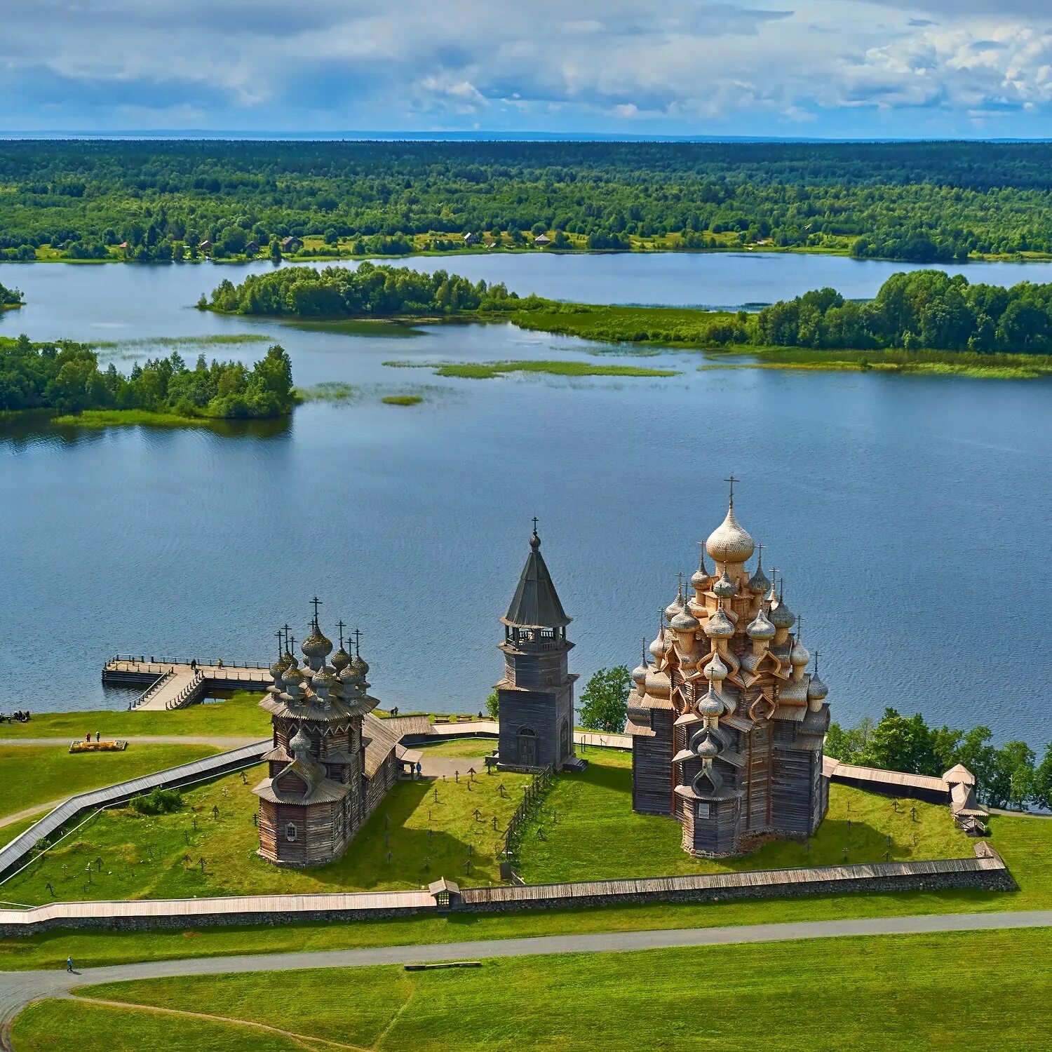 Kizhi island. Музей-заповедник Кижи Петрозаводск. Музей-заповедник «Кижи» (о. Кижи). Петрозаводск остров Кижи. Музей деревянного зодчества Кижи.