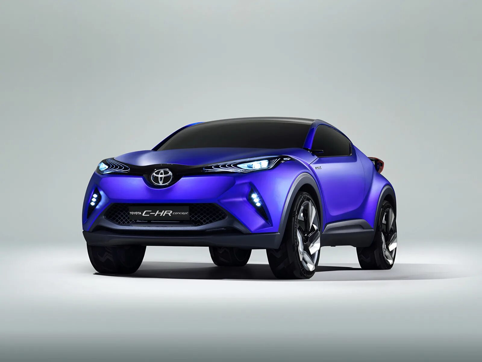 Toyota новые модели. Тойота Chr концепт. Toyota c-HR 2017. Toyota Chr 2014. Тойота гибрид паркетник.