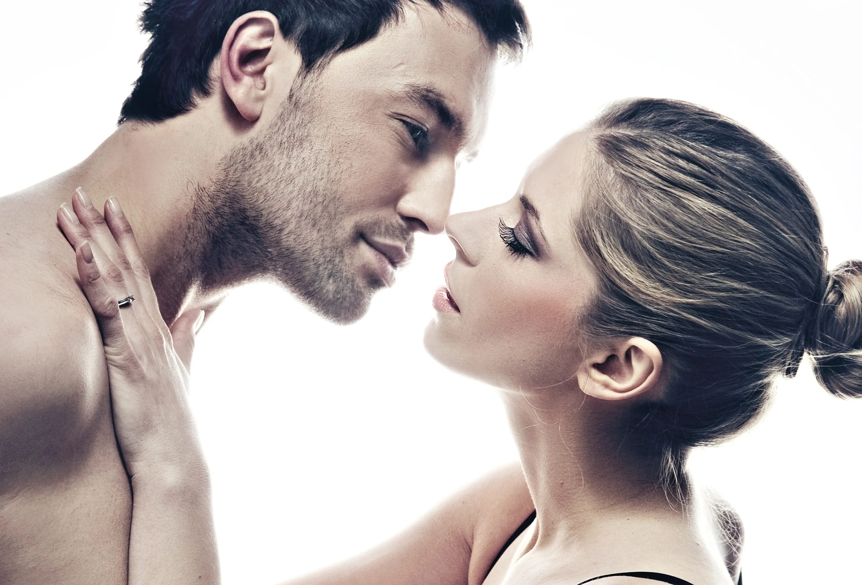 Men women ru. Мужчина и женщина. Поцелуй мужчины и женщины. Профиль мужчины и женщины. Любовь между мужчиной и женщиной.