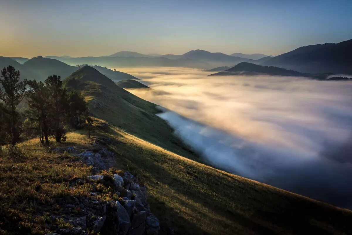 Край раскрытый. Дорога к счастью. Край раскрытый. Раскрытая книга фон синяя. Летняя дорога.