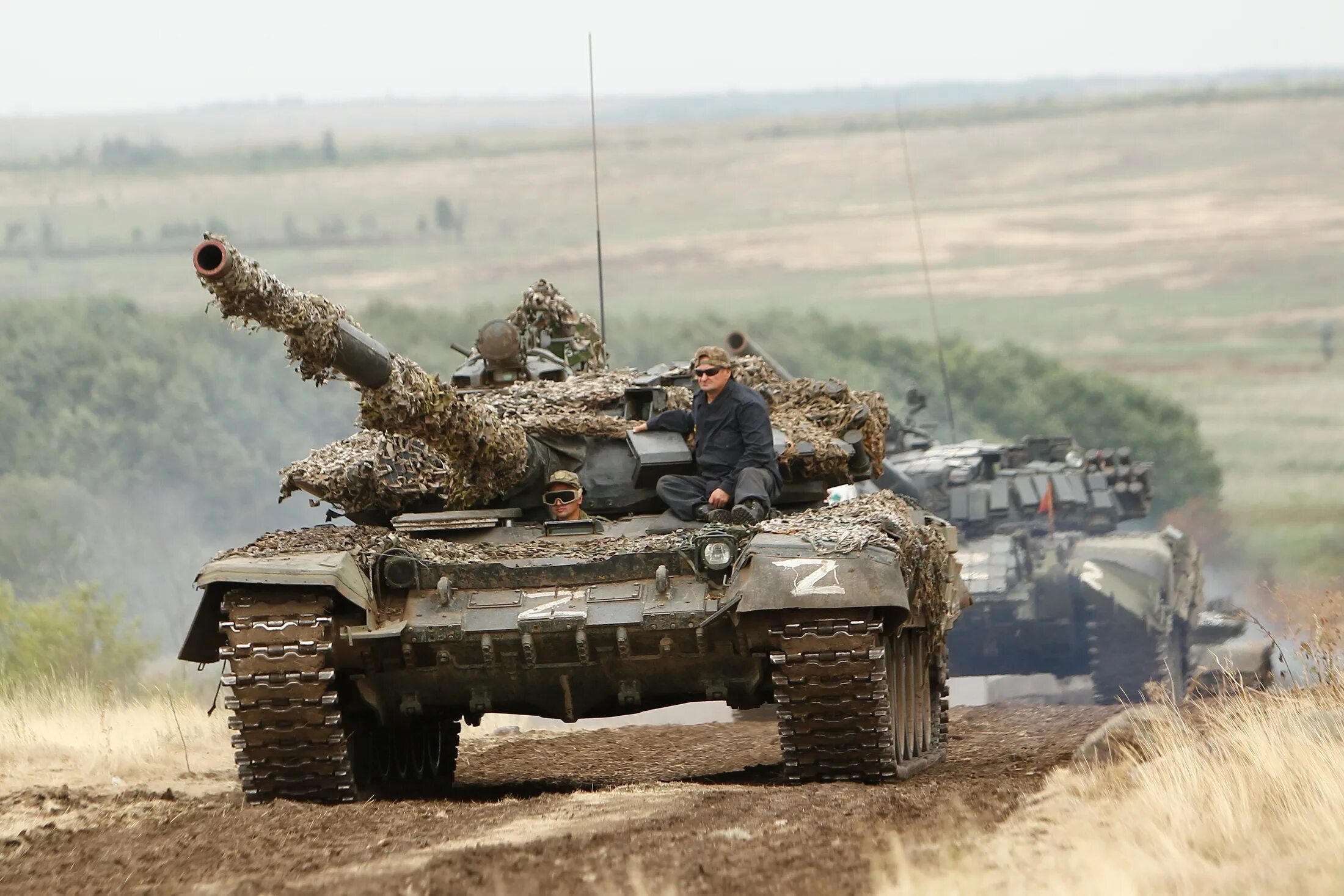 Т 55 амд. Маскировка т 72. Танки на передовой. Танки на передовой. Танки украины.