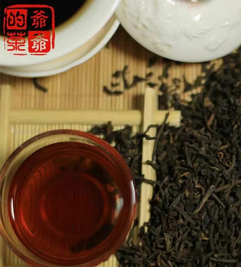 Черный китайский чай сорта. Китайский чай который торкает. Китайский черный чай сладкий в бутылках. Чай пуэр зеленая Панда. Китайский черный чай кисть РЕН.