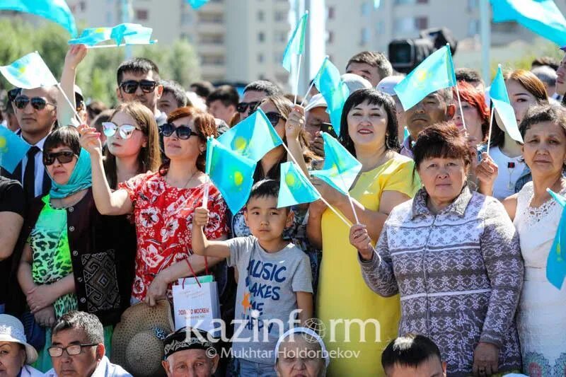 Астана жители. Население Казахстана. Астана люди. Население Казахстана фото. Астана население.