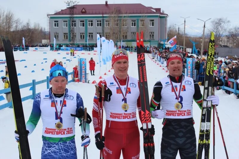 Сильнейшие лыжники. Большунов Мончегорск. Мончегорск лыжный марафон. Лыжные гонки Большунов.