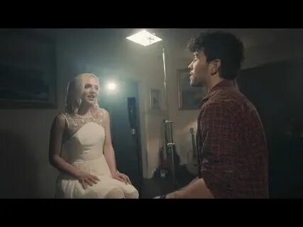 Love me love me песня поет
