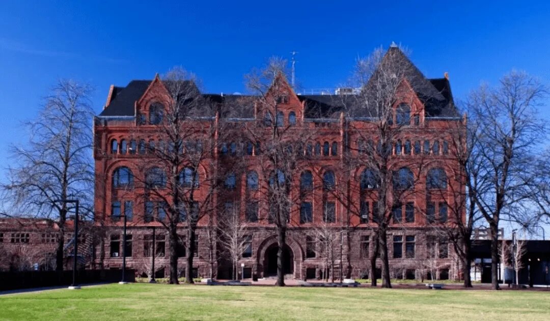 Иллинойский технологический институт чикаго. Illinois institute of technology logo. Кампус illinois tech. Мис ван дер роэ иллинойский институт. S r crown hall людвиг мис ван дер роэ.