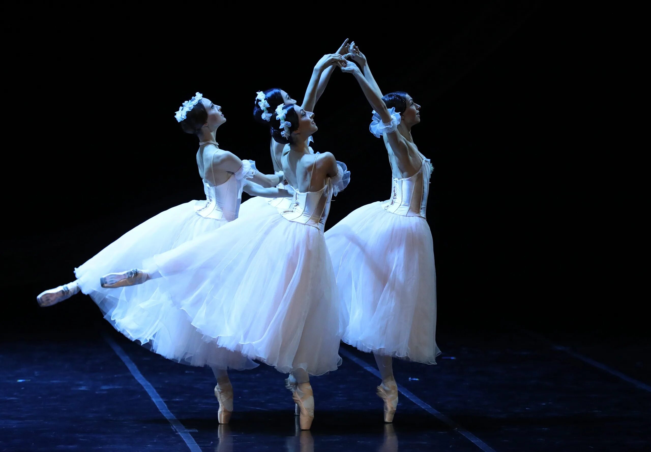 хореографические миниатюры леонида якобсона. театр балета имени леонида якобсона. вне времени. па-де-катр балет. балет вне времени якобсона.