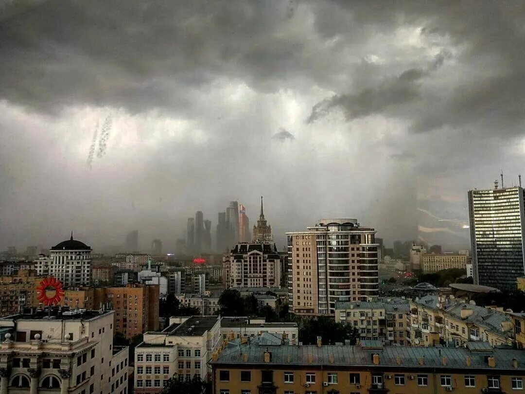 Шторм в Москве 2017. Смерч в Москве 2017. Ураган в Москве (2017). Торнадо в Москве. На москву надвигается гроза