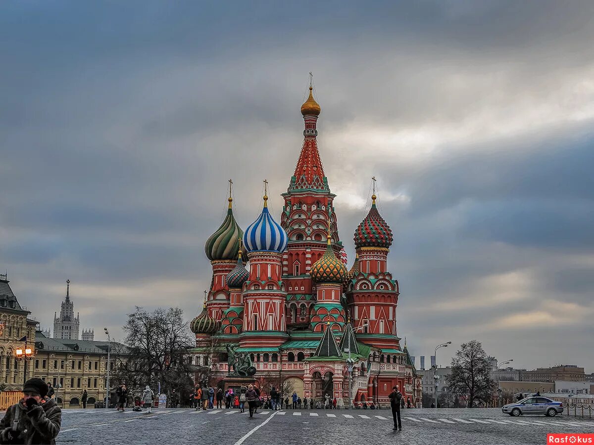 Храм Покрова Божией матери в Москве. Храм Василия Блаженного (Покрова на рву) (Москва) 1555-1561. Церковь на рву