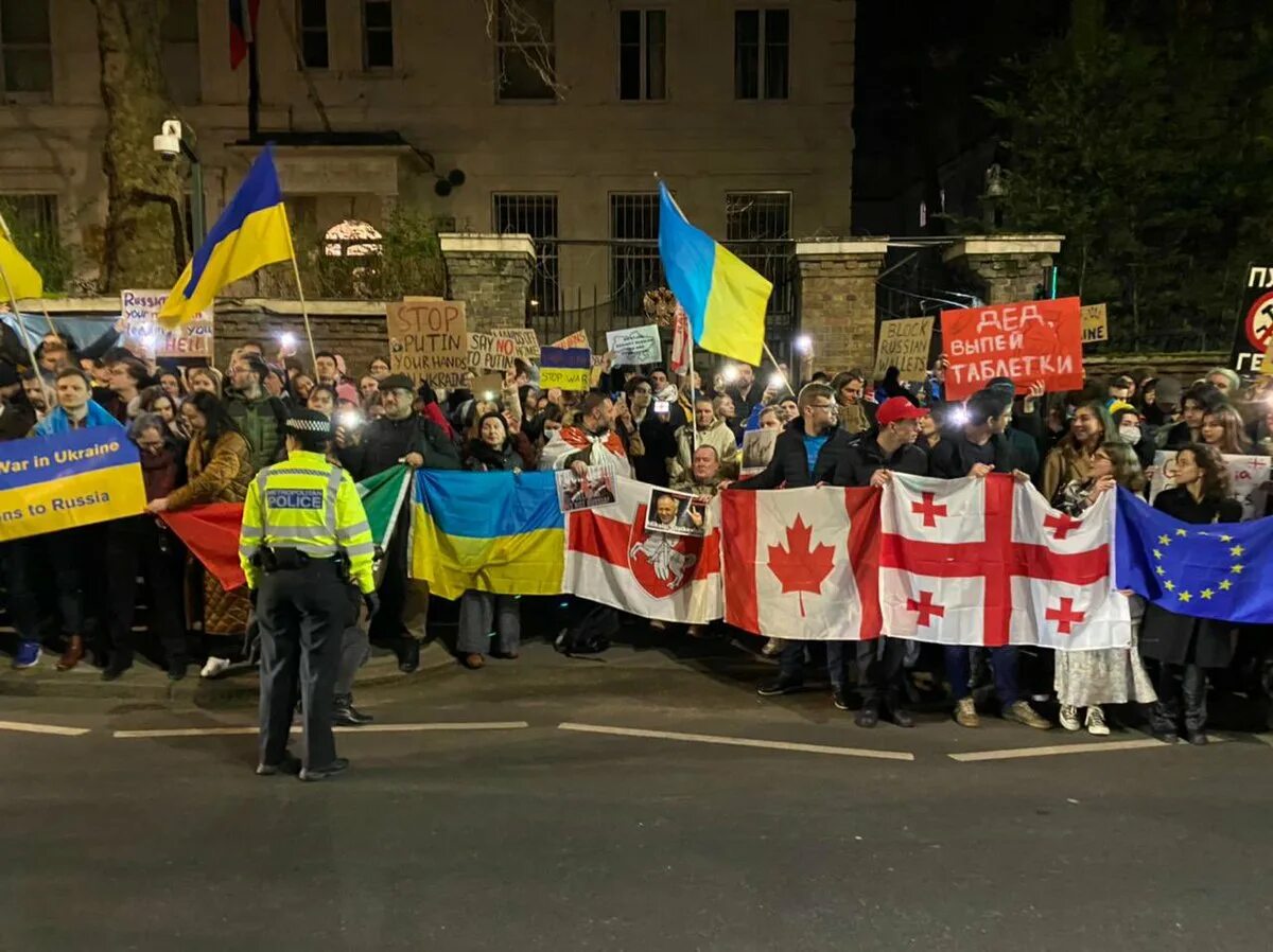 Ukrainian people. Украина люди. We Stand with Ukraine. We all with Ukraine.