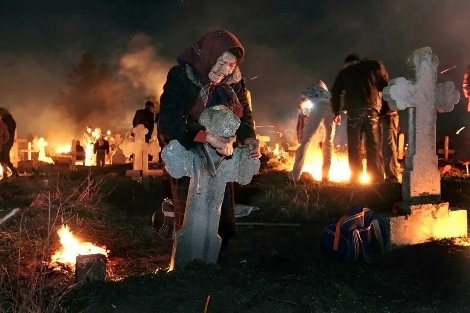 Поминки в молдавии. Поминальный день. Пасха мертвых в 2024 году. Пасха мёртвых фото. Пасха днр.